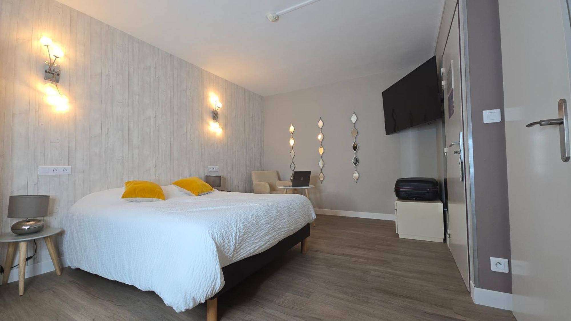 Logis Hotel & Restaurant Arcombelle Монтиньи-ле-Руа Экстерьер фото